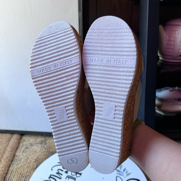 Italian Shoemakers Elexis Women's Wedge Sandals - Picture 11 of 17